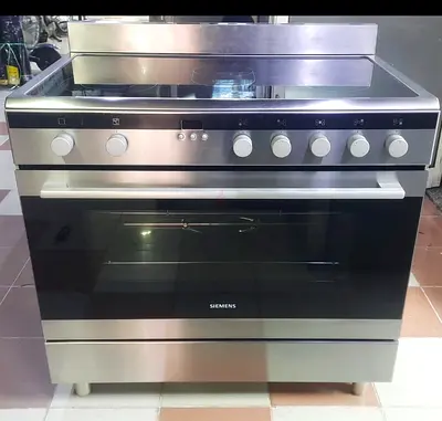 Siemens brand electric Cooker 5 burner , neat and clean , same like a new condition