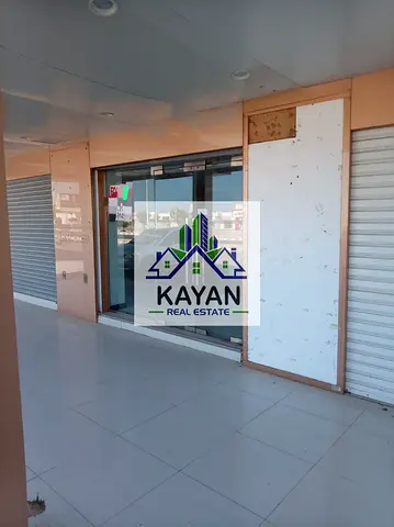 Prime retail shop for rent - 1450 sq. ft. with 4 front doors directly facing the street,