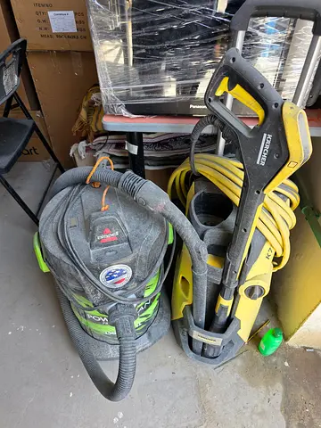 1x Bissell Wet and Dry Vacuum Cleaner