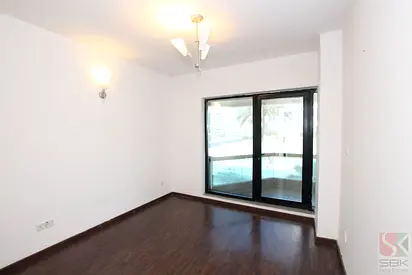 One Month Rent Free-Spacious 1 BR