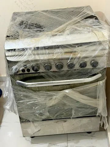 Used freestanding gas cooker with oven - needs cleaning