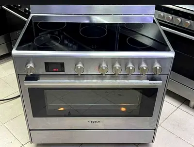 Bosch brand series 6 model 5 burner electric cooker, neat and clean good condition
