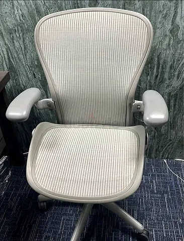 Selling Herman Miller Aeron chair size B and C available