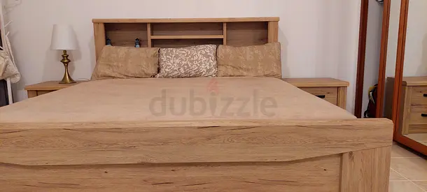 Solid Wood Queen Bed with Headboard and Two Nightstands and hair dresser- Light Oak