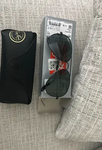 Ray-Ban Aviator Sunglasses with Case - Black/Green Lenses (Used)