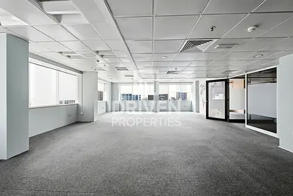 Fitted Unit | Close to Metro | Ready to Move in