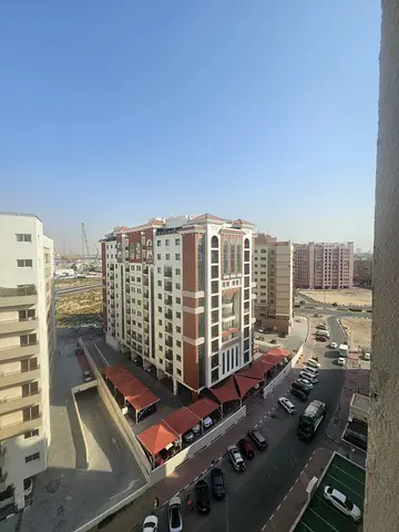 شقة جاهزة للسكن مكونة من غرفتي نوم | شقق يونيفرسال في مركز المدينة | شرفة وإمكانية الوصول إلى المسبح