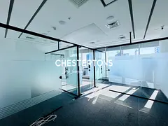 Skyline Elegance | Prime Location | Park Lane