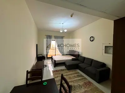 Spacious Studio Vacant High Floor Lake View