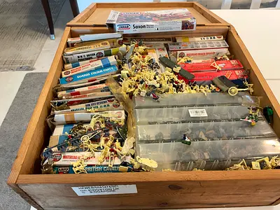 Box of Vintage Airfix Plastic Toy Soldiers and Accessories - Mixed Lot