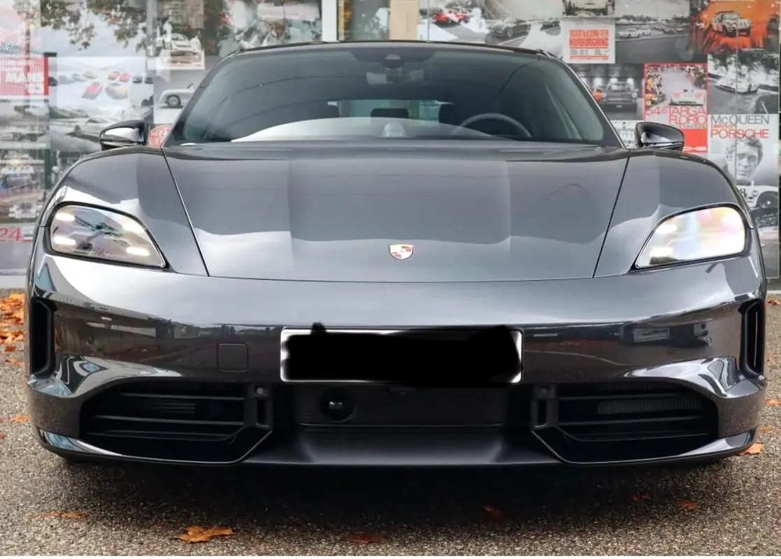 Porsche Taycan 2024 — photo 1 of 17