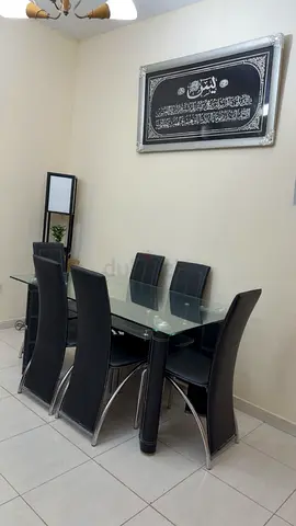 Dining Table + 6 chairs _table top glass material