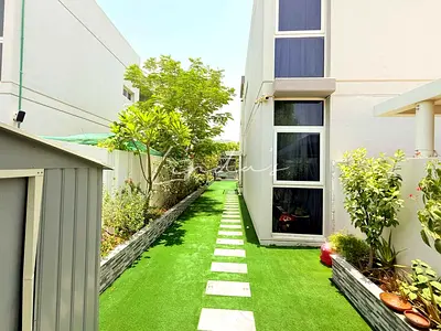 4 Beds | Semi Detached| Single Row |Close to Pool