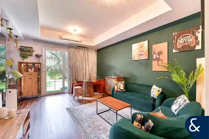 Fully Upgraded | 2 Bedrooms | Study | Vacant