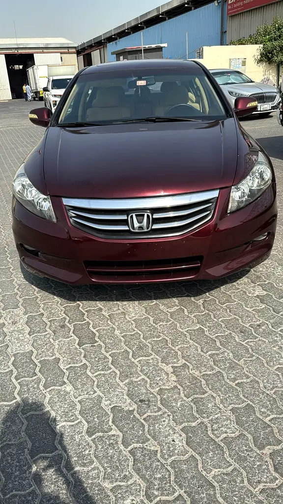 Honda Accord 2012 — photo 1 of 14