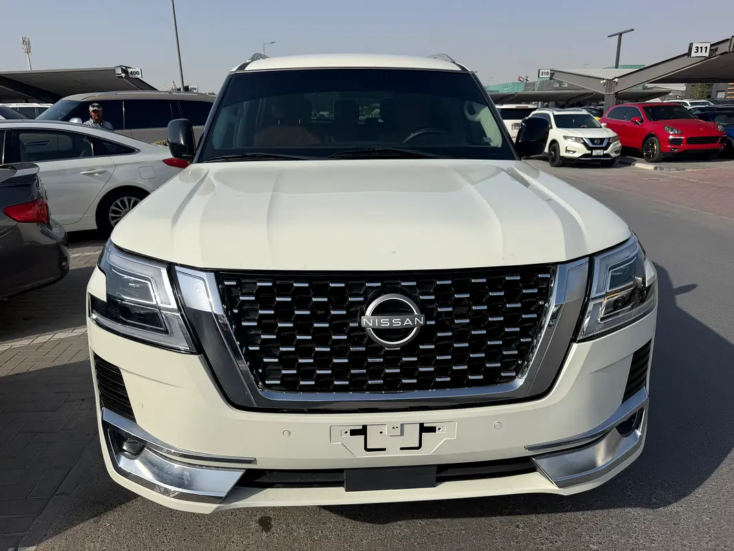 Nissan Patrol 2015 — photo 1 of 9