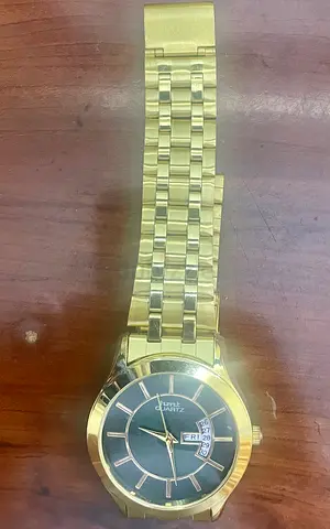 Gold-tone Quartz Mens Watch with Metal Bracelet - Working