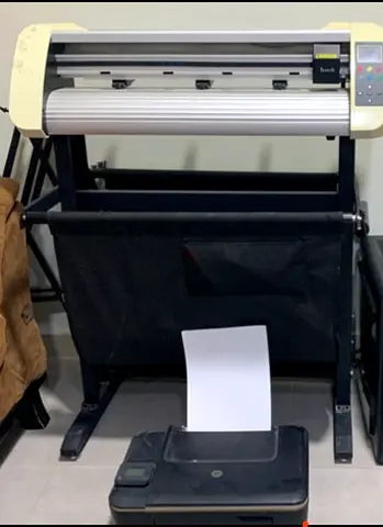 Teneth TH-740 كتر بلوتر (Cutter Plotter) أو ماكينة قص ستيكر. With the base, in excellent condition