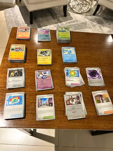 Large collection of Pokemon cards (approx. 400+) - mixed common and holos