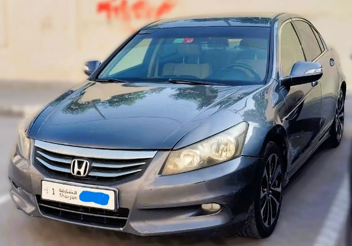 Honda Accord 2012 — photo 1 of 9