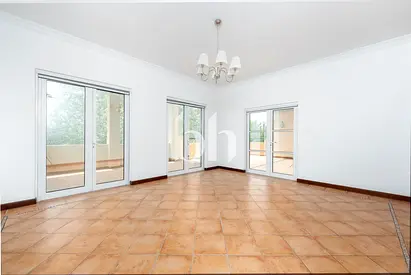 Corner unit I Private Pool I Vacant