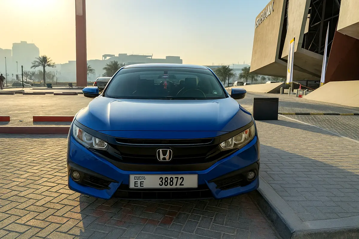 Honda Civic 2018 — photo 1 of 10