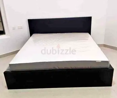 IKEA malam king‑size bed (180 × 200 cm) with 2 storage drawers underneath and an IKEA mattress ✨