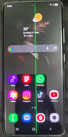 S21 Ultra (Silver, 256 GB, 12+ GB SNAPDRAGON. minor green line on display - good working condition