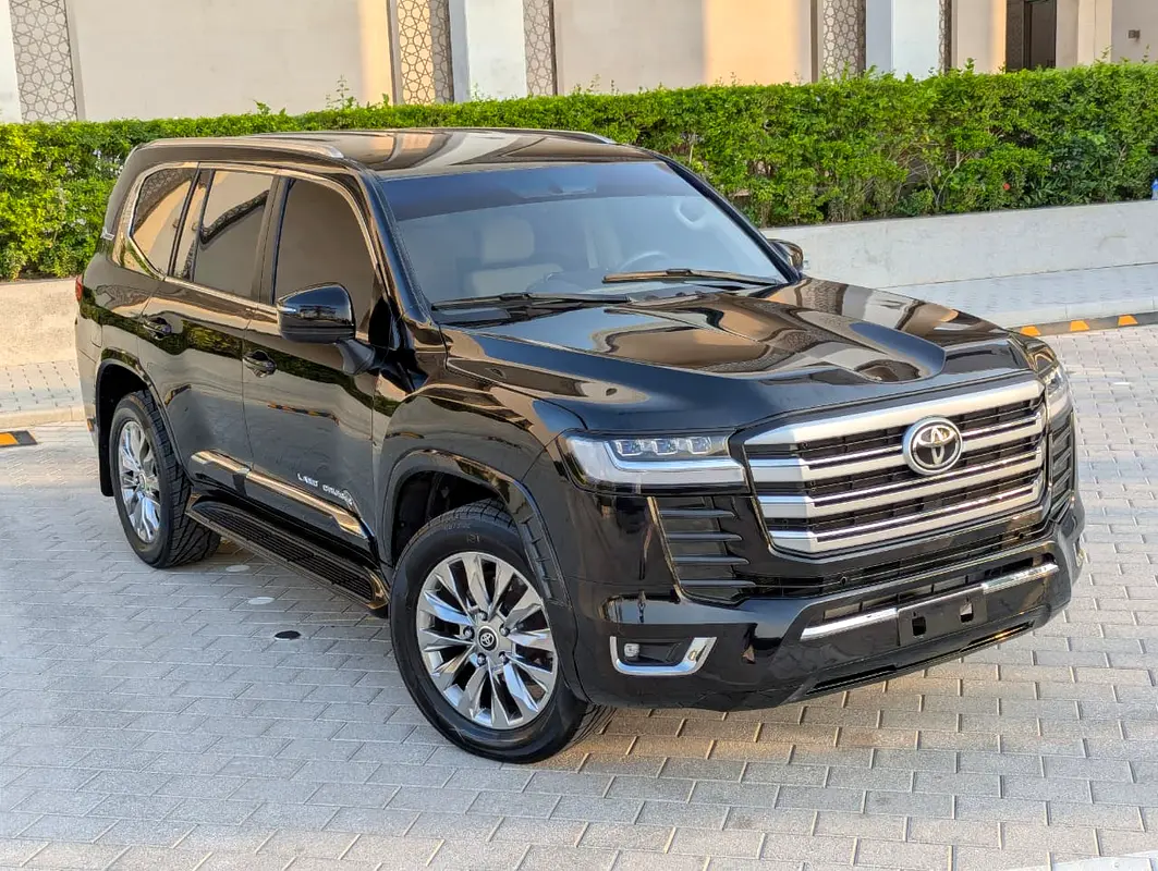 Toyota Land Cruiser 2020 — photo 1 of 20