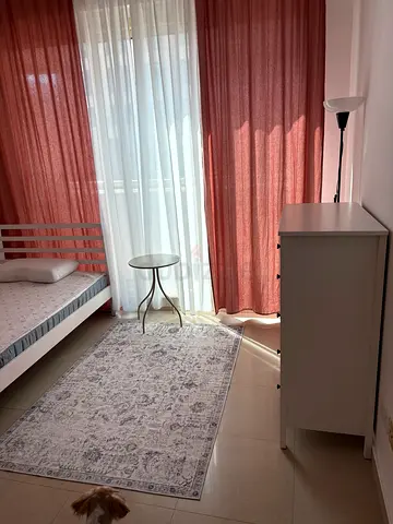 Only one lady for room