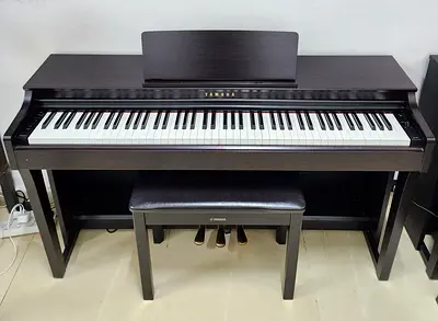 The Yamaha Clavinova CLP-625R (Rosewood finish) is an 88-key digital home piano featuring GH3X