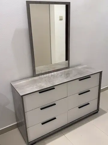 Modern 6-Drawer Dresser with Large Mirror - Grey Finish