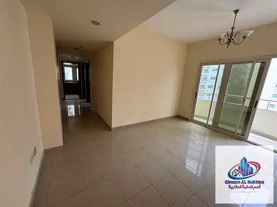 شقة غرفتين وصالة للإيجار في أبو شغارة الشارقة بجوار الحديقة مساحة كبيرة مع بلكونة وتكييف وغاز مركزي موقع مميز مع 4 دفعات
