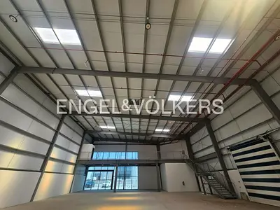 Warehouse Built for Showroom | Ample Capacity