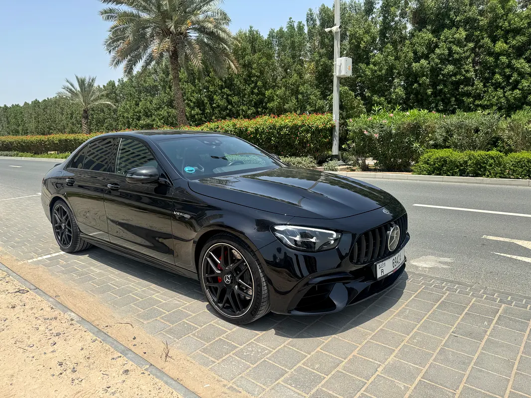 Mercedes-Benz E-Class 2023 — photo 1 of 20