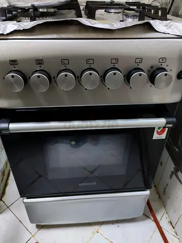 Used freestanding gas cooker with oven - good working condition