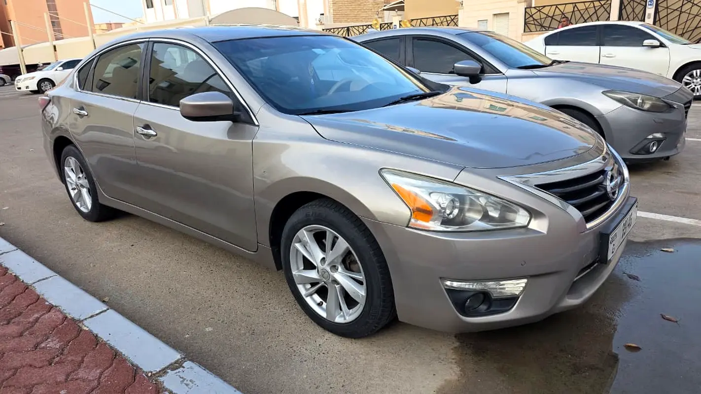 Nissan Altima 2016 — photo 1 of 9