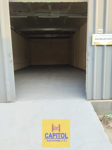 900 sqft front side with big door storage warehouse available for rent in Al Quoz (BK)