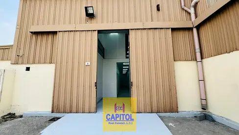 900 sqft front side with big door storage warehouse available for rent in Al Quoz (BK)