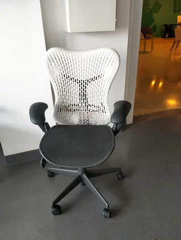 Selling for Herman Miller Mirra chair good condition same look new one available