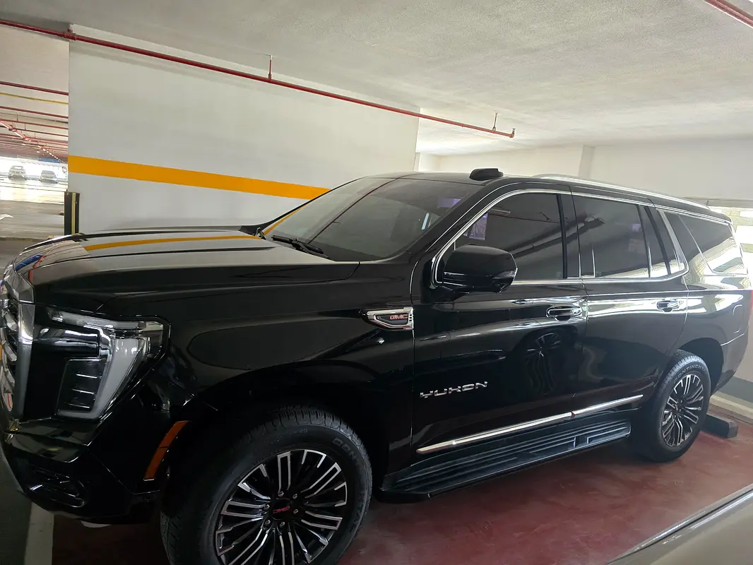 GMC Yukon 2025 — photo 1 of 9