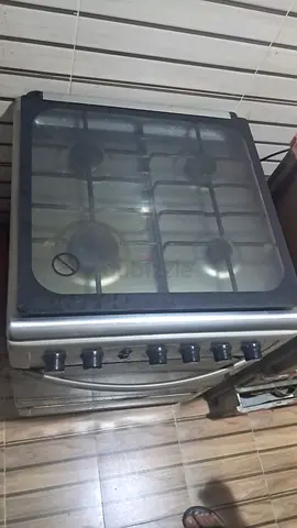 Used freestanding stainless steel gas cooker with 4 burners and oven