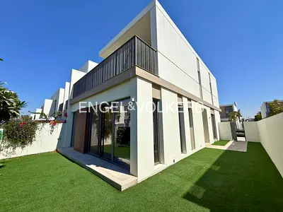 Single Row | Big Landscaped Garden | Corner Unit