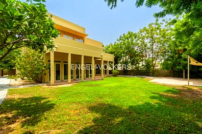 Vacant | Huge Plot | Pool | Upgraded