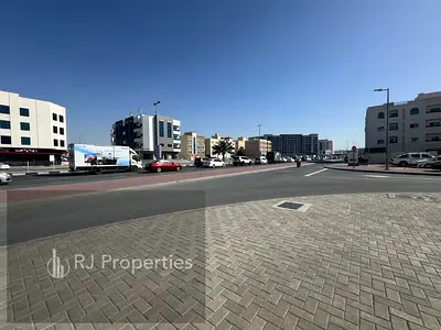 VERY PRIM LOCATION BRAND NEW LUXURY CORNER SHOP WITH WASHROOM 1MONTH FREE NO CASH DEPOSIT JUST 60K