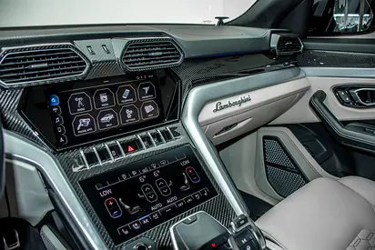 2021 Lamborghini URUS — фото 9