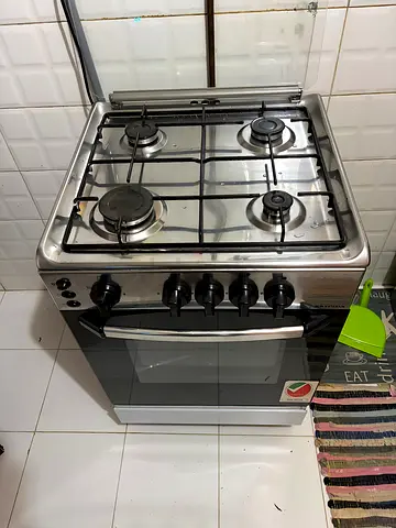 4-Burner Krypton Gas Stove with Oven - with Warranty. Excellent condition.  100% working condition.