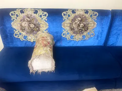 Blue velvet 3-seater sofa with decorative embroidery - good condition