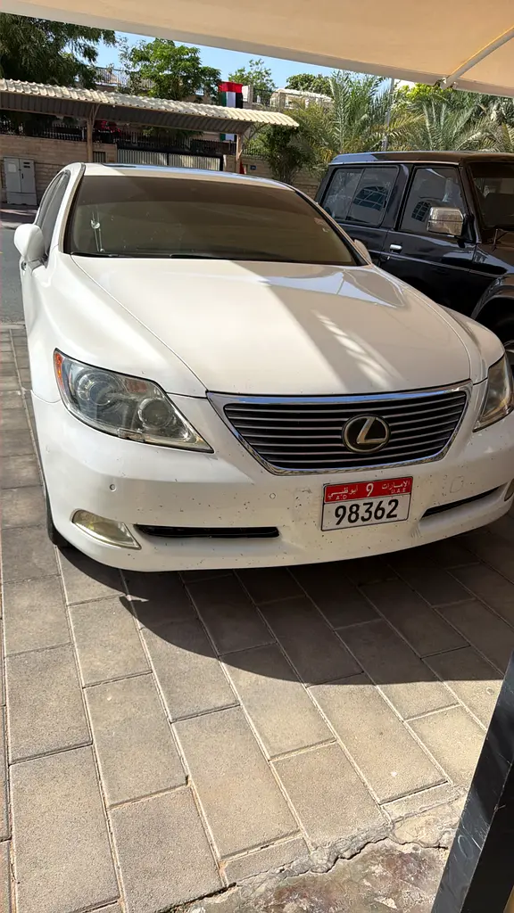 Lexus LS-Series 2007 — photo 1 of 4
