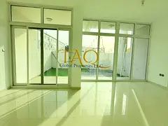 EXPANSIVE 3BR l MIDDLE UNIT l SINGLE ROW l UN-FURNISHED l